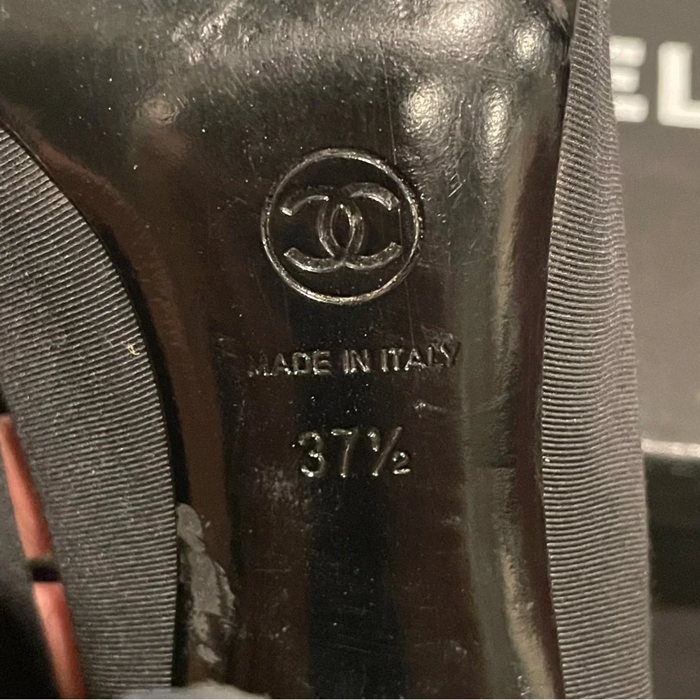 Chanel CC Logo Chain Black Quilted Leather Heels - Picture 8 of 10